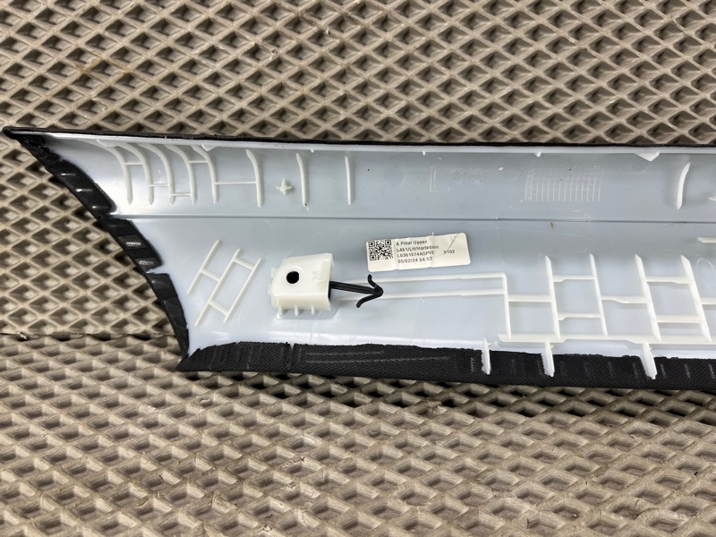 Обшивка стойки Land Rover Range Rover Sport (L461, 2024г.)