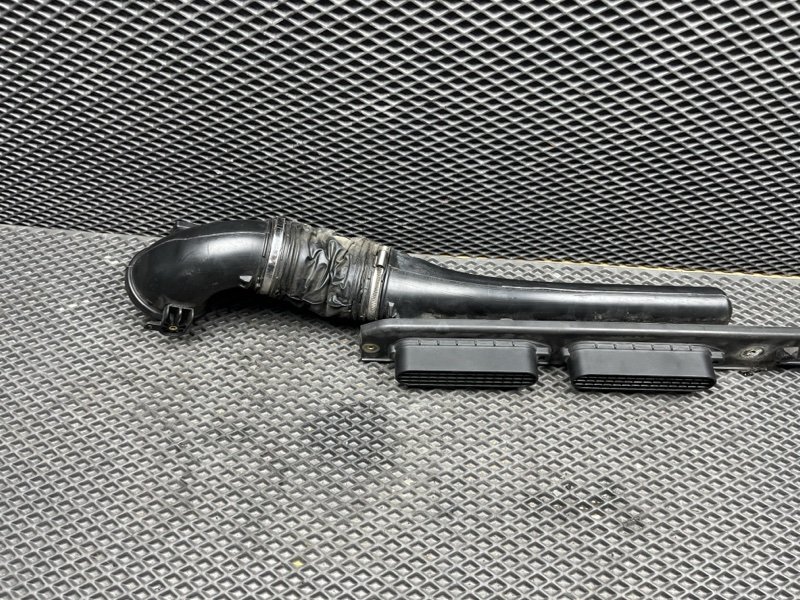 Патрубок воздушного фильтра Land Rover Range Rover Sport (L494, 2020г.)