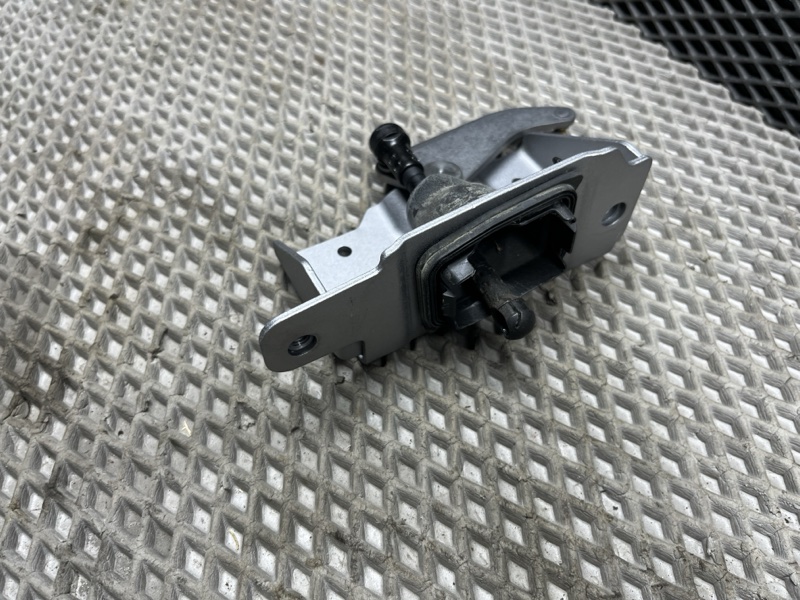 Исполнительное устройство доводчика багажника Land Rover Range Rover (L405, 2019г.)