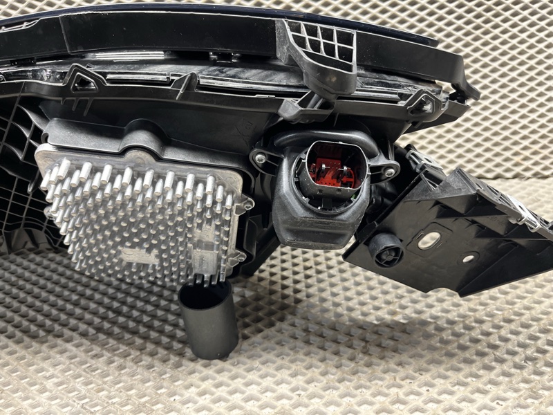 Фара светодиодная Land Rover Range Rover Sport (L461, 2024г.)