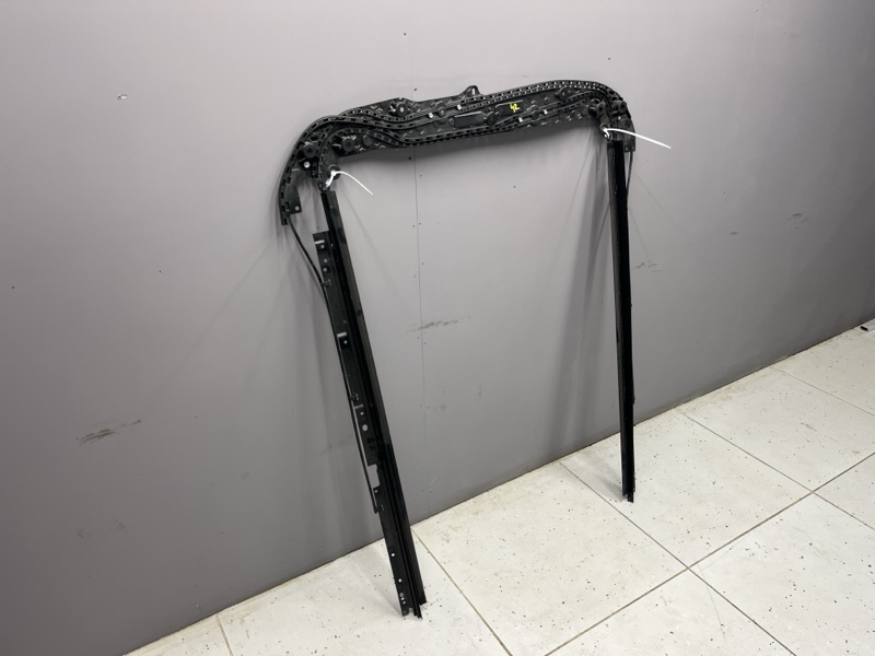 Направляющая шторки панорамы Land Rover Range Rover Sport (L461, 2024г.)