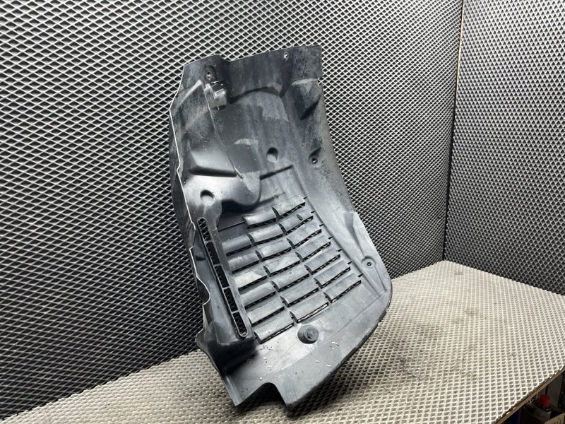 Подкрылок Land Rover Range Rover (L405, 2016г.)