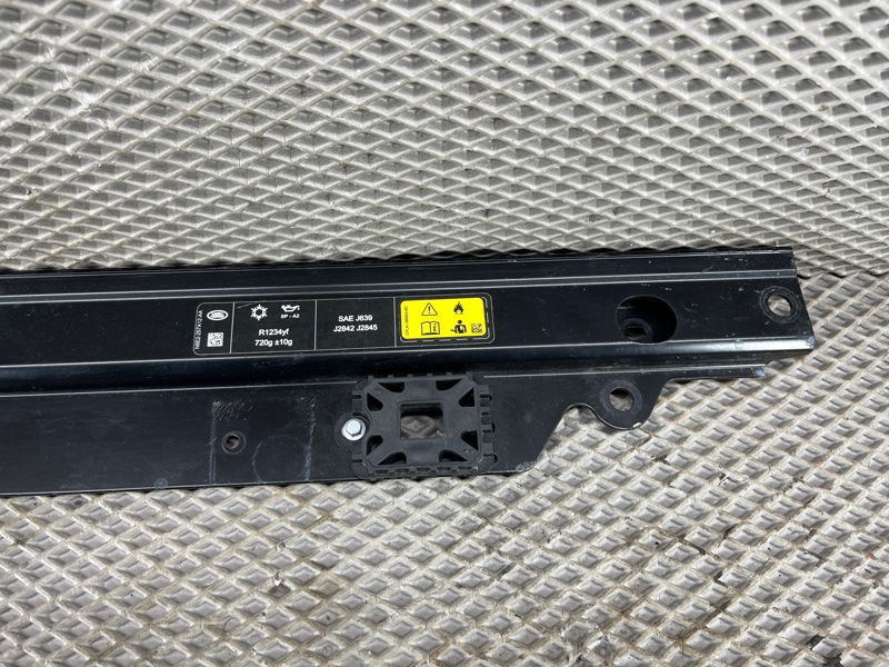 Кронштейн (крепление) радиатора верхний Land Rover Range Rover Sport (L461, 2024г.)