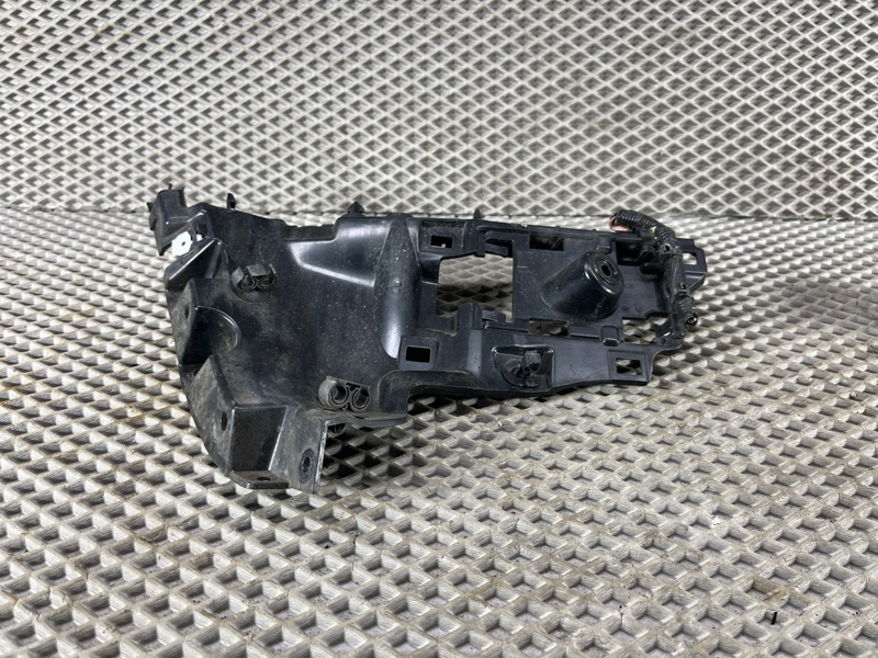 Кронштейн бампера Land Rover Defender (L663, 2020г.)