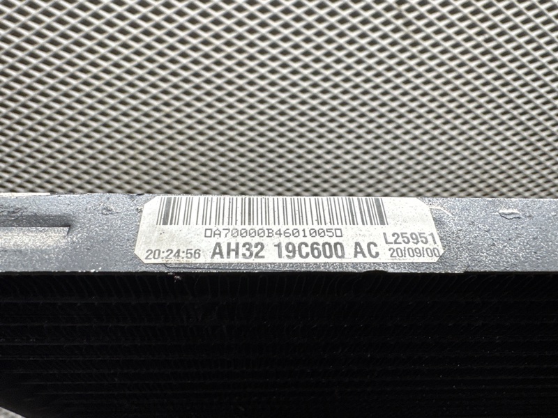 Радиатор кондиционера Land Rover Range Rover Sport (L320, 2011г.)