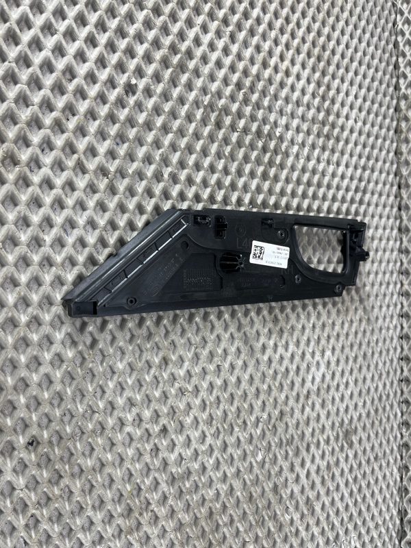 Декоративная накладка двери Land Rover Range Rover Sport (L461, 2024г.)