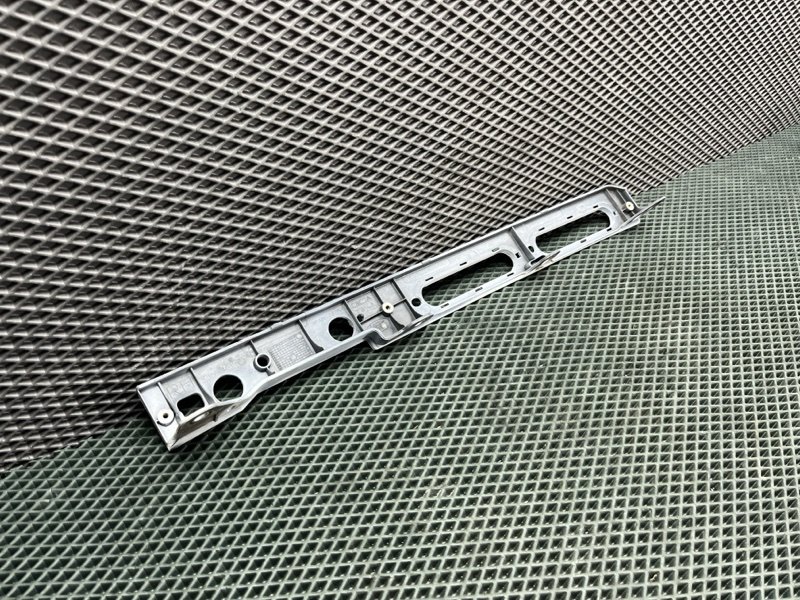 Кронштейн крыла Land Rover Range Rover (L405, 2016г.)