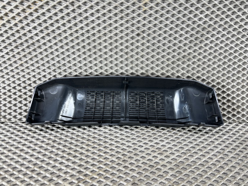 Накладка крепления зеркала Land Rover Defender (L663, 2020г.)