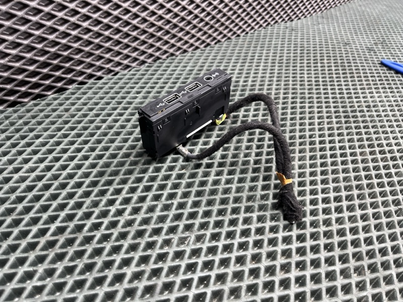 Разъем AUX / USB Volkswagen Tiguan (MK2, 2018г.)