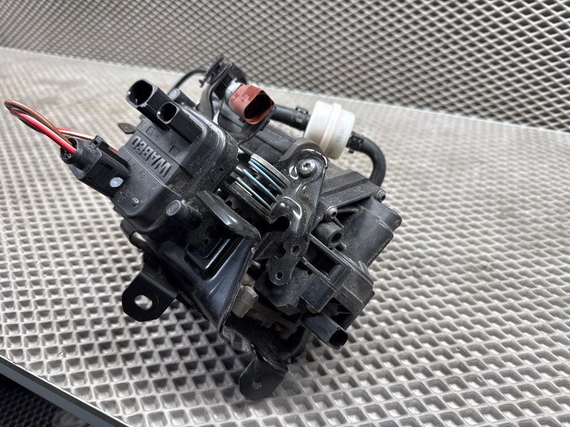 Компрессор пневмоподвески Land Rover Range Rover Sport (L461, 2024г.)
