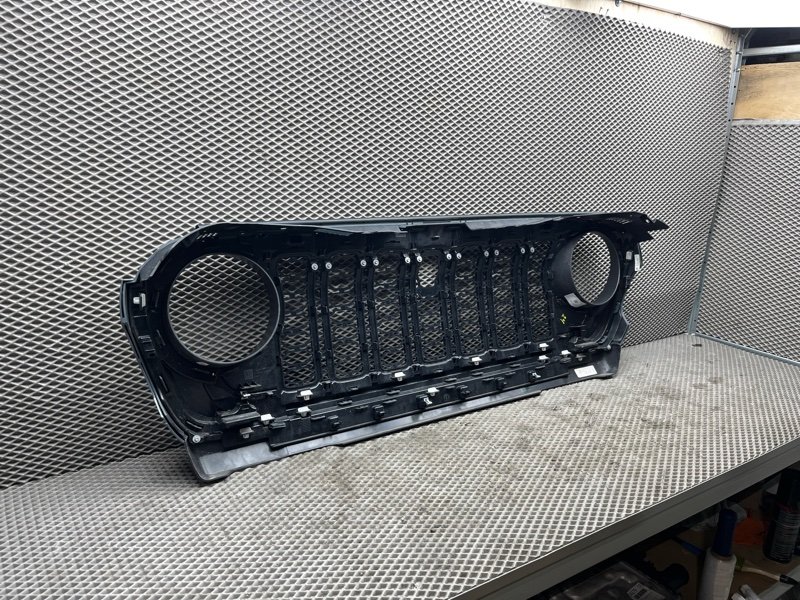 Решетка радиатора Jeep Wrangler (JL, 2025г.)