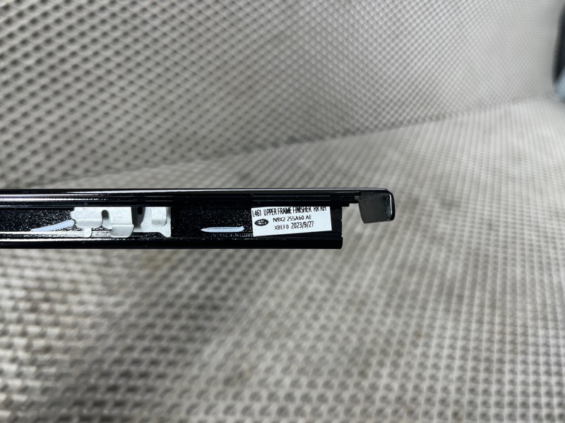 Декоративная накладка двери Land Rover Range Rover Sport (L461, 2024г.)