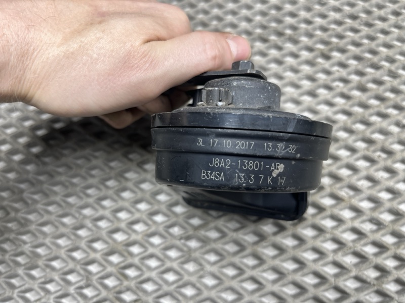 Звуковой сигнал Land Rover Range Rover Velar (L560, 2020г.)