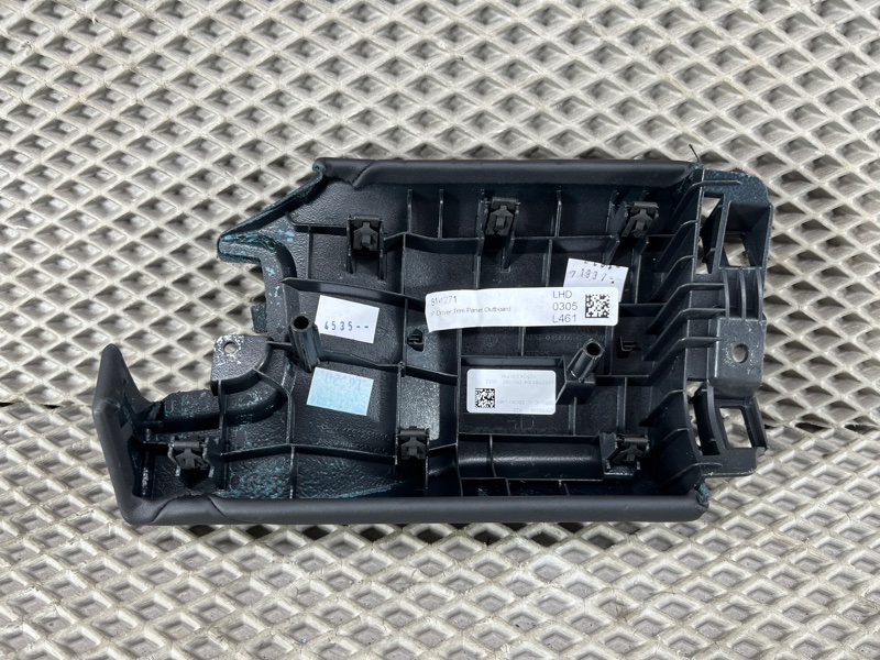 Декоративная накладка торпедо Land Rover Range Rover Sport (L461, 2024г.)