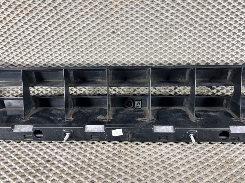 Кронштейн бампера Land Rover Defender (L663, 2020г.)