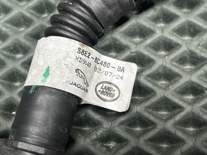 Патрубок системы охлаждения Land Rover Range Rover Sport (L461, 2025г.)