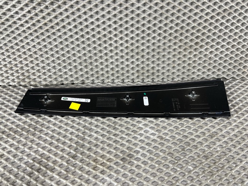Декоративная накладка двери Land Rover Range Rover Sport (L461, 2024г.)