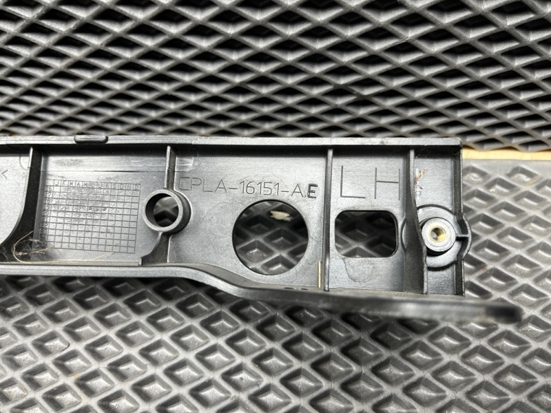 Патрубок воздушного фильтра Land Rover Range Rover Sport (L494, 2020г.)