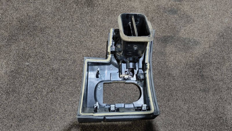 Дефлектор обдува салона верхний Land Rover Discovery 4 (L319, 2010г.)
