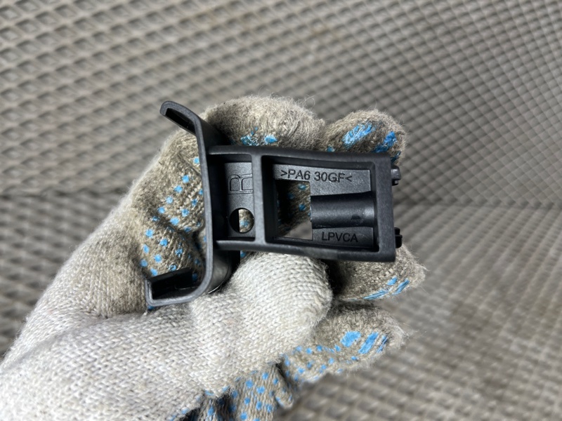 Держатель направляющей стекла Land Rover Range Rover Sport (L461, 2024г.)