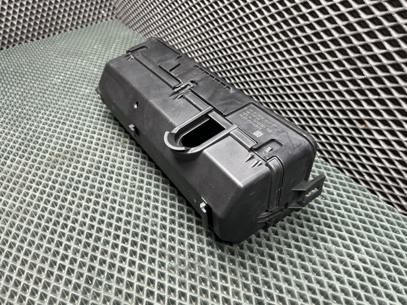 Блок предохранителей Land Rover Range Rover (L405, 2016г.)