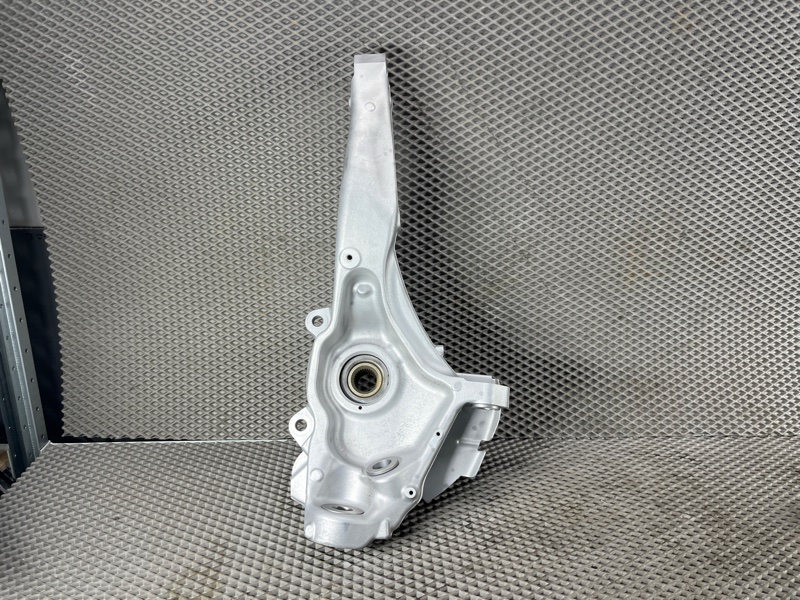 Кулак поворотный Land Rover Defender (L663, 2020г.)