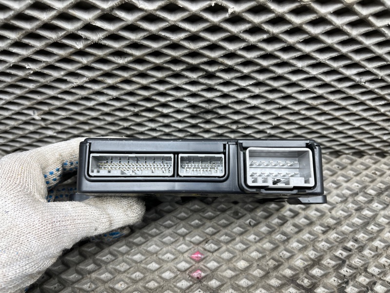Блок управления бесключевым доступом Land Rover Discovery Sport (L550, 2017г.)