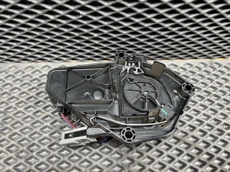 Доводчик двери багажника Land Rover Range Rover Sport (L320, 2012г.)