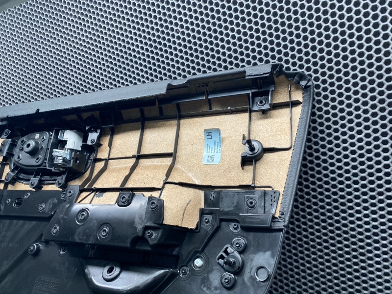 Обивка двери Jeep Wrangler (JL, 2025г.)