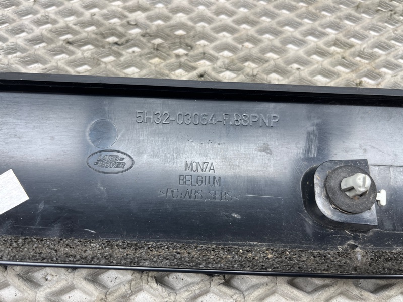 Накладка стойки лобового стекла Land Rover Range Rover Sport (L320, 2012г.)