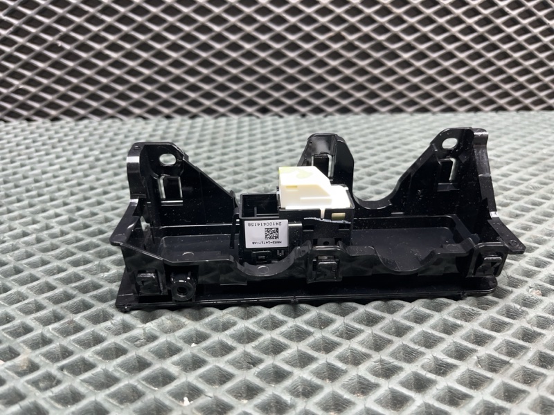 Кнопка стеклоподъемника Land Rover Range Rover Sport (L461, 2025г.)