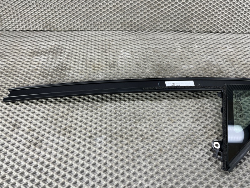 Стекло двери Land Rover Range Rover Sport (L461, 2024г.)
