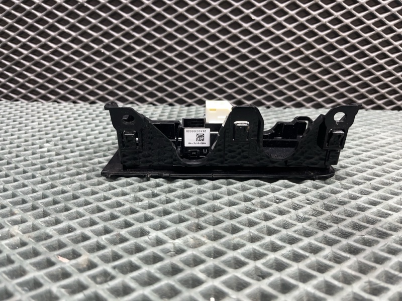 Кнопка стеклоподъемника Land Rover Range Rover Sport (L461, 2025г.)