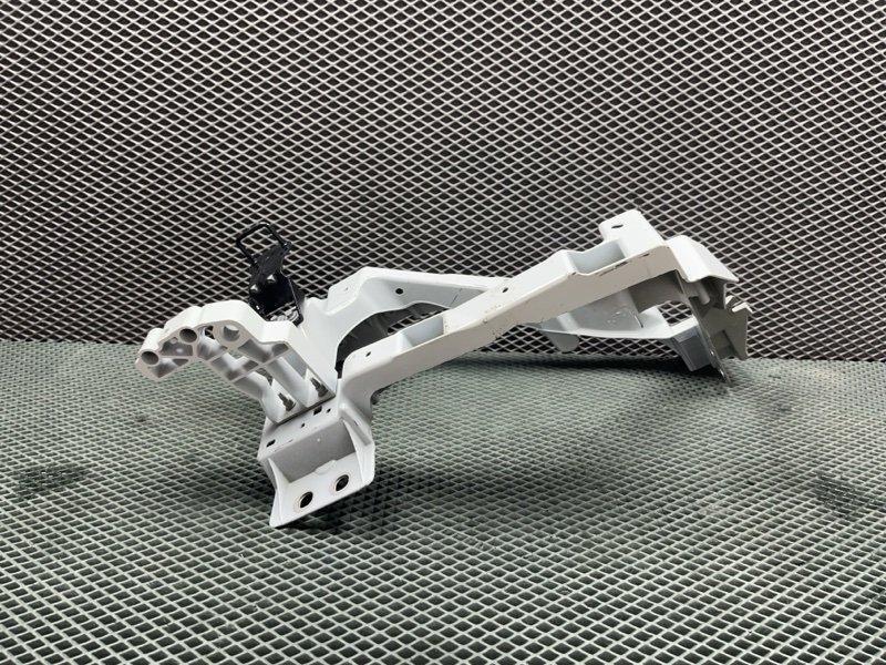 Крепление фары (кронштейн фары) Land Rover Range Rover Sport (L461, 2023г.)