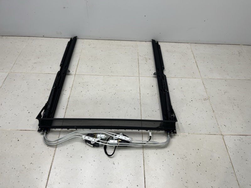 Направляющая шторки панорамы Land Rover Range Rover Sport (L494, 2017г.)