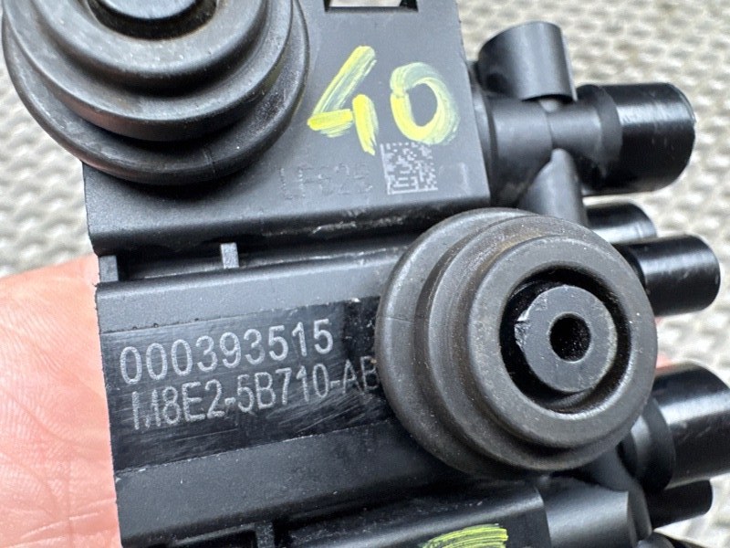 Блок клапанов пневмоподвески Land Rover Range Rover Sport (L461, 2023г.)