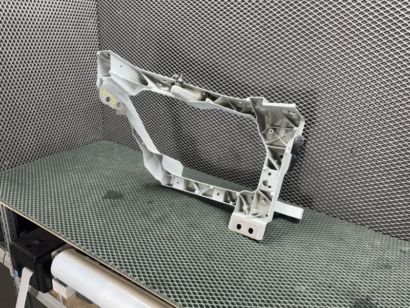 Крепление фары (кронштейн фары) Land Rover Range Rover Sport (L461, 2023г.)
