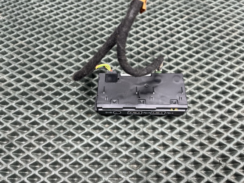 Разъем AUX / USB Volkswagen Tiguan (MK2, 2018г.)