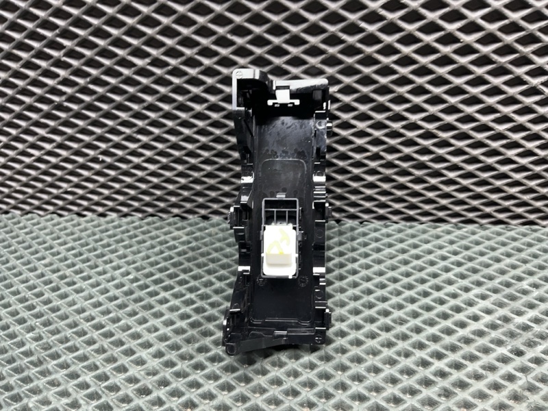 Кнопка стеклоподъемника Land Rover Range Rover Sport (L461, 2025г.)