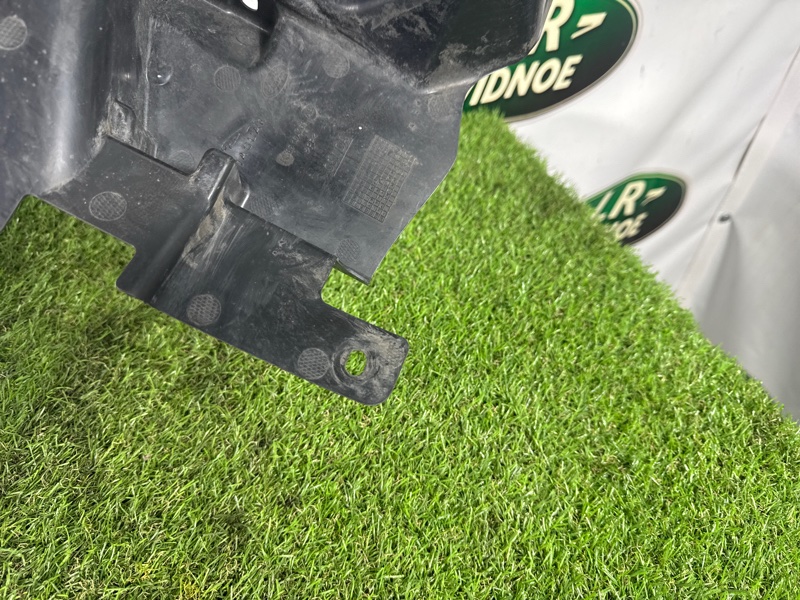 Подкрылок Land Rover Range Rover Velar (L560, 2020г.)