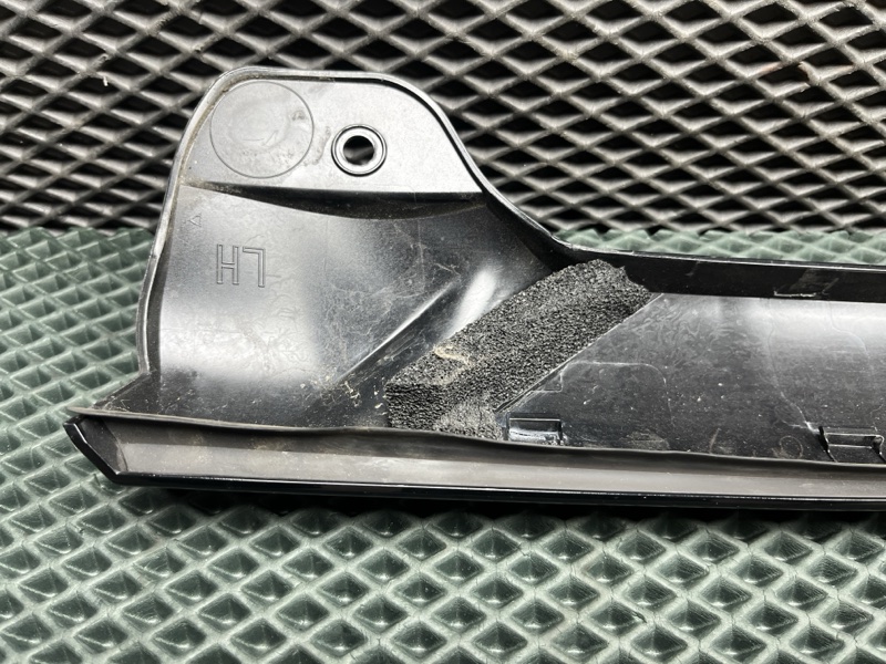 Накладка стойки лобового стекла Land Rover Range Rover Sport (L461, 2025г.)