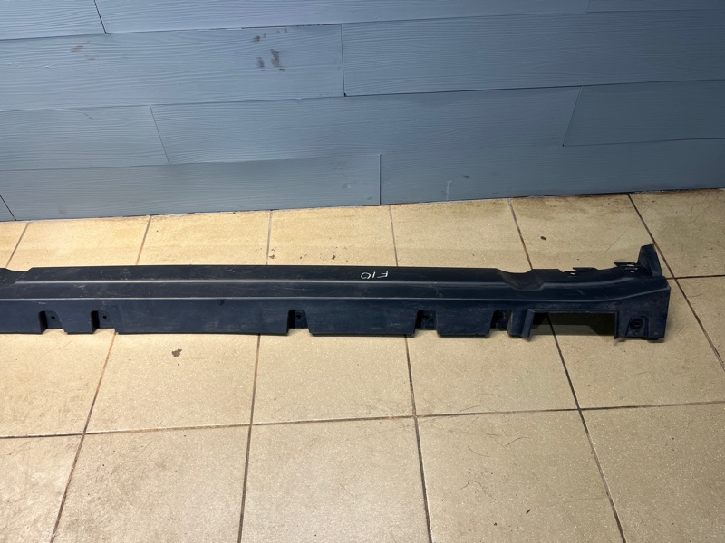 Накладка на порог Land Rover Defender (L663, 2020г.)
