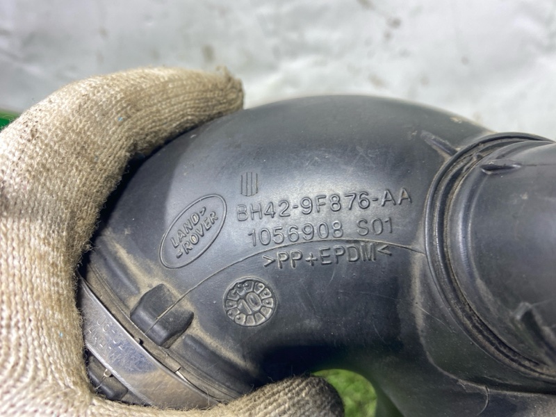 Патрубок воздушного фильтра Land Rover Range Rover (L322, 2010г.)