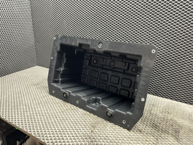 Короб аккумулятора Land Rover Range Rover (L405, 2016г.)