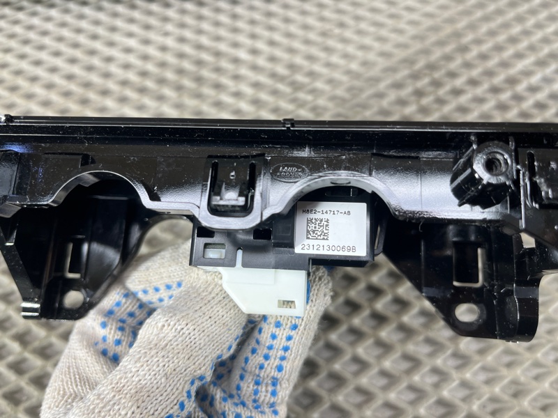 Кнопка стеклоподъемника Land Rover Range Rover Sport (L461, 2024г.)