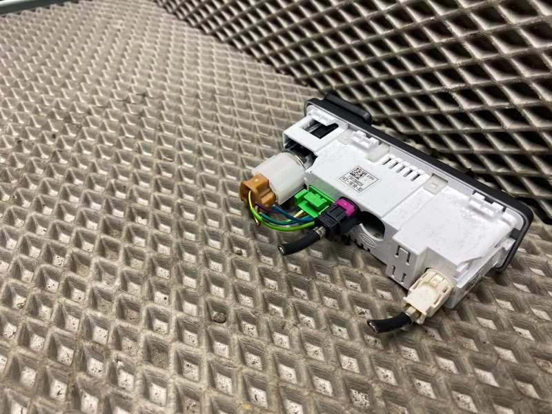 Разъем AUX / USB Land Rover Discovery Sport (L550, 2017г.)