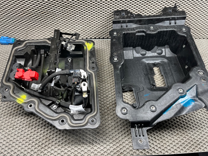 Короб аккумулятора Land Rover Range Rover Sport (L461, 2024г.)