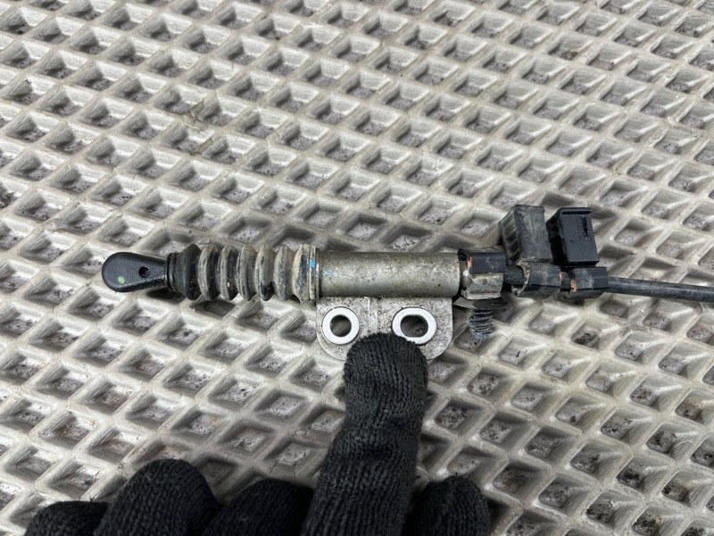 Трос разблокировки акпп Land Rover Defender (L663, 2020г.)
