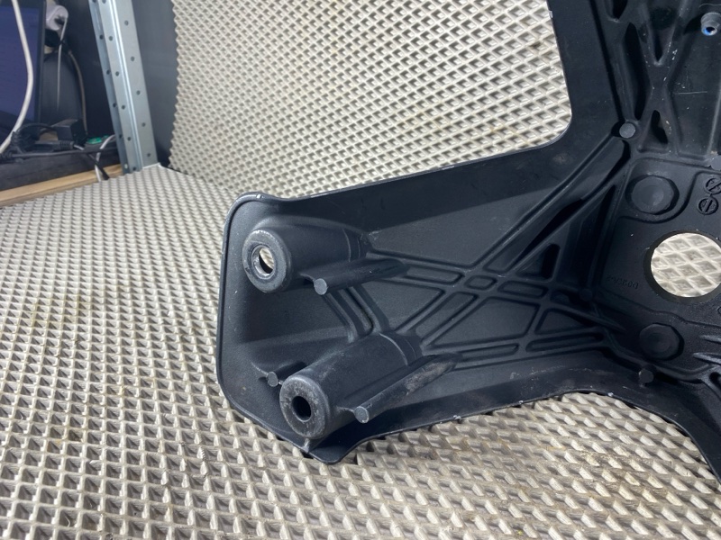 Крепление запасного колеса Land Rover Defender (L663, 2020г.)
