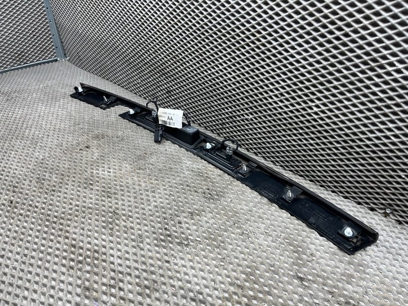 Молдинг крышки багажника Land Rover Discovery Sport (L550, 2017г.)